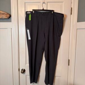 NWT Haggar Mens Pants 44W x 29L
